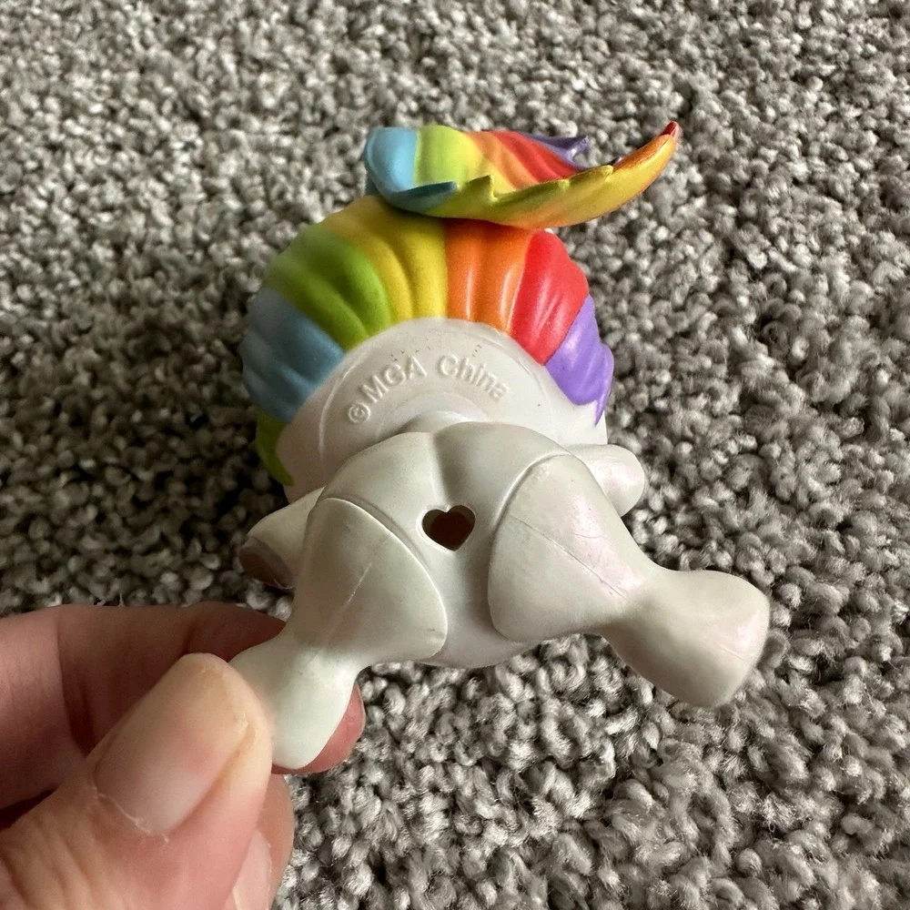 MGA Poopsie Rainbow High Fantasy Friends Unicorn Doll Sparkly Critters Rare‎